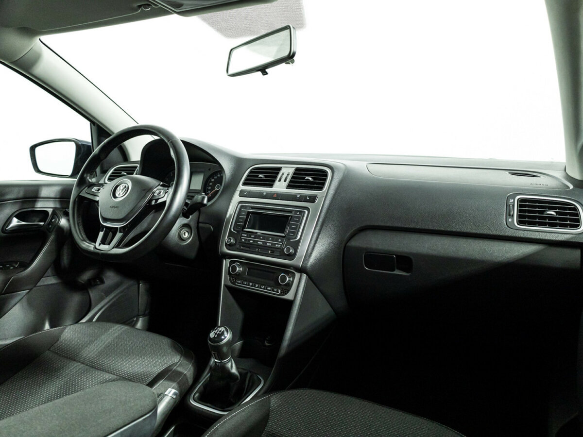 Volkswagen Polo с пробегом — 2016 год. Фото: #8