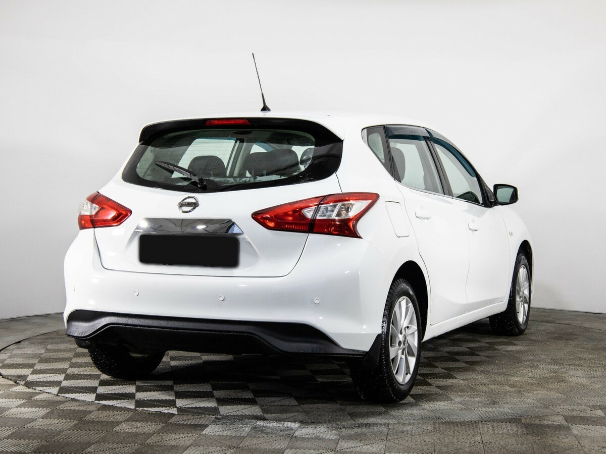 Nissan Tiida с пробегом — 2015 год. Фото: #3